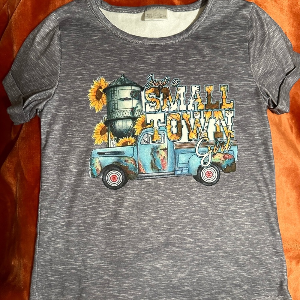 Youth T-Shirt “Small Town Girl”
